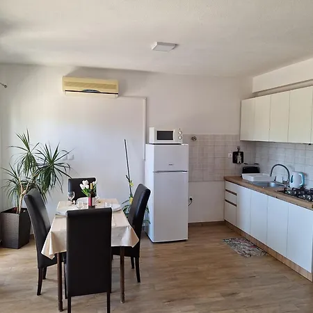 Appartement Amazing With A Terrace Makarska